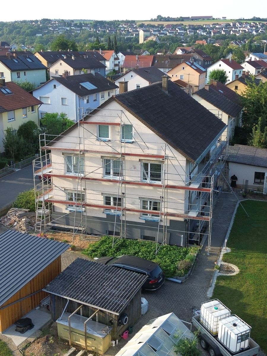 Wärmedämmung Zweifamilienhaus in Weikersheim, Bild 2 von 5